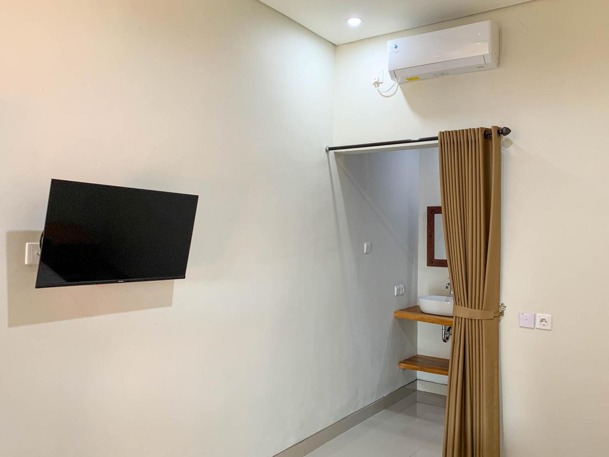 Candra Loka Studio & Apartment By The Loka Kerobokan Exteriör bild
